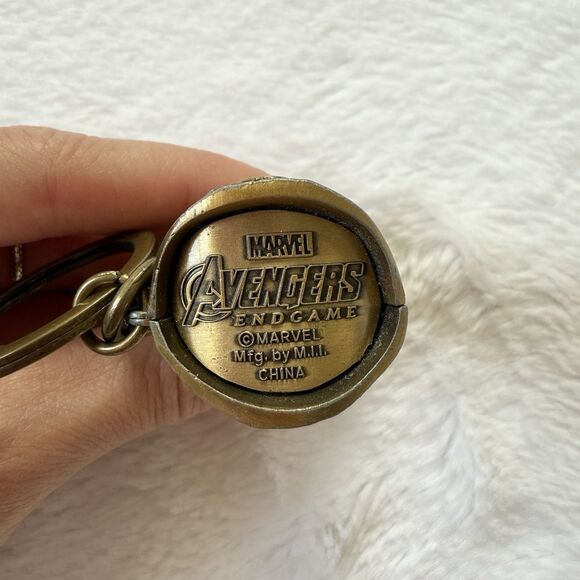 Marvel Comics Avengers Infinity Gauntlet Gold Colored Pewter Keyring Key Chain - Picture 4 of 7